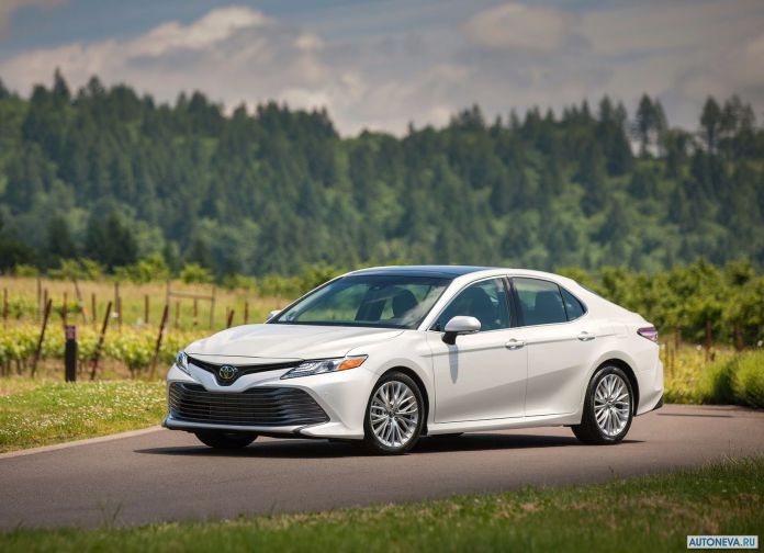2018 Toyota Camry USA - фотография 16 из 111
