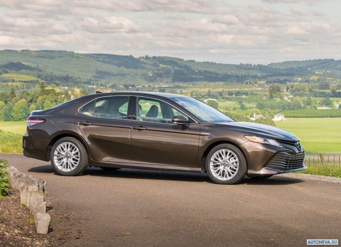 2018 Toyota Camry USA - фотография 18 из 111
