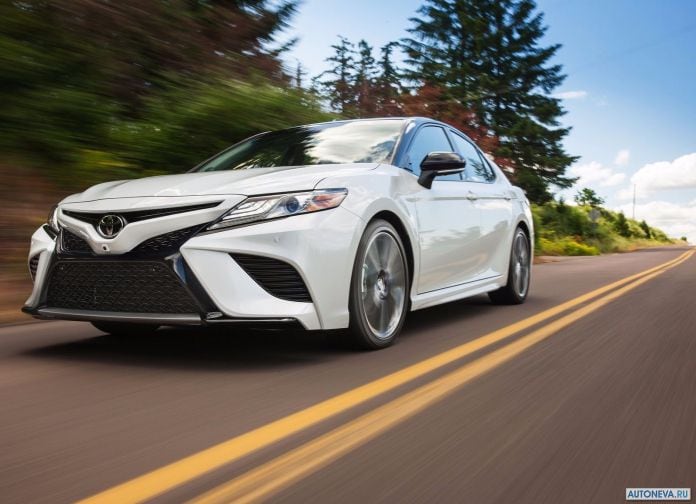 2018 Toyota Camry USA - фотография 23 из 111