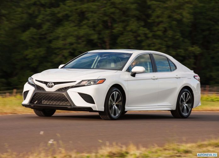 2018 Toyota Camry USA - фотография 24 из 111