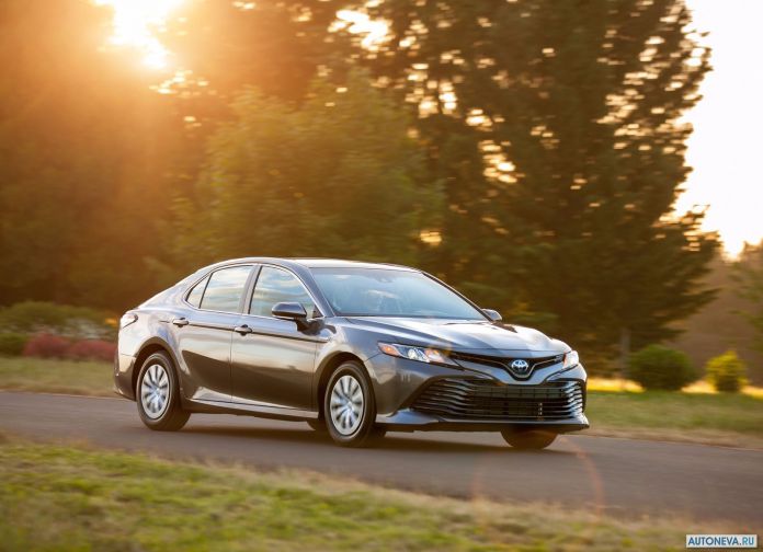 2018 Toyota Camry USA - фотография 26 из 111