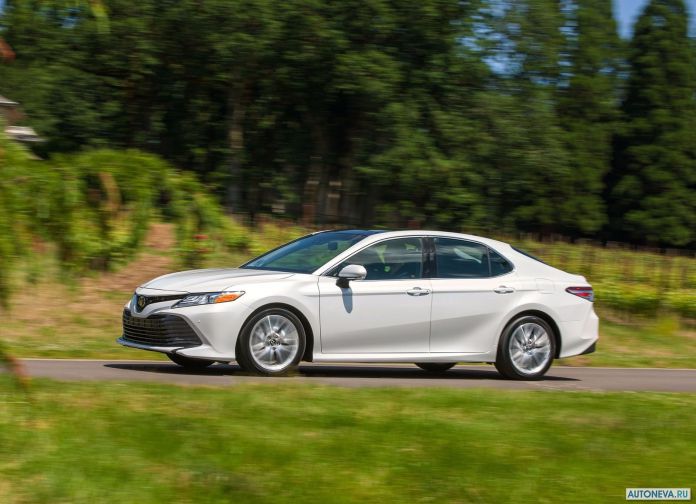 2018 Toyota Camry USA - фотография 31 из 111
