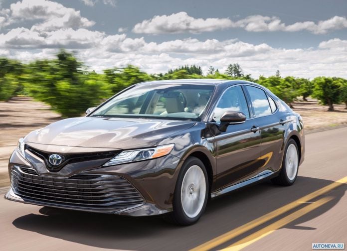 2018 Toyota Camry USA - фотография 32 из 111