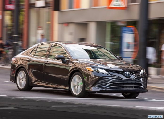 2018 Toyota Camry USA - фотография 35 из 111