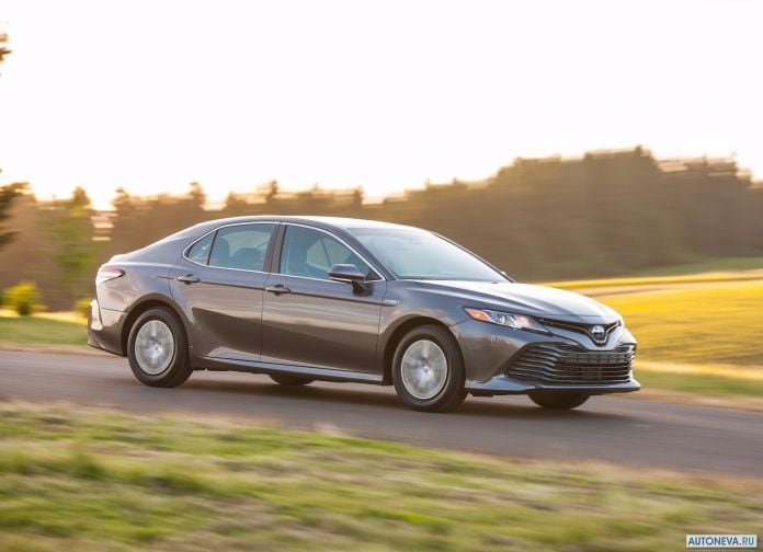 2018 Toyota Camry USA - фотография 38 из 111