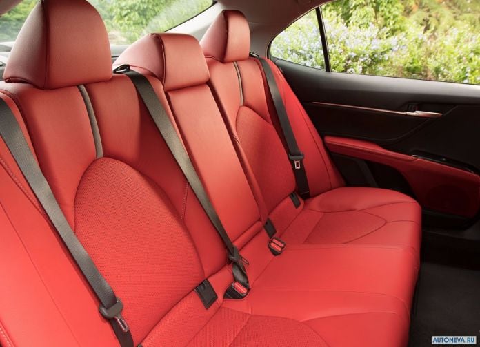2018 Toyota Camry USA - фотография 79 из 111