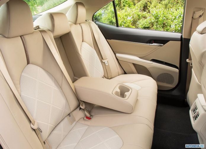 2018 Toyota Camry USA - фотография 81 из 111