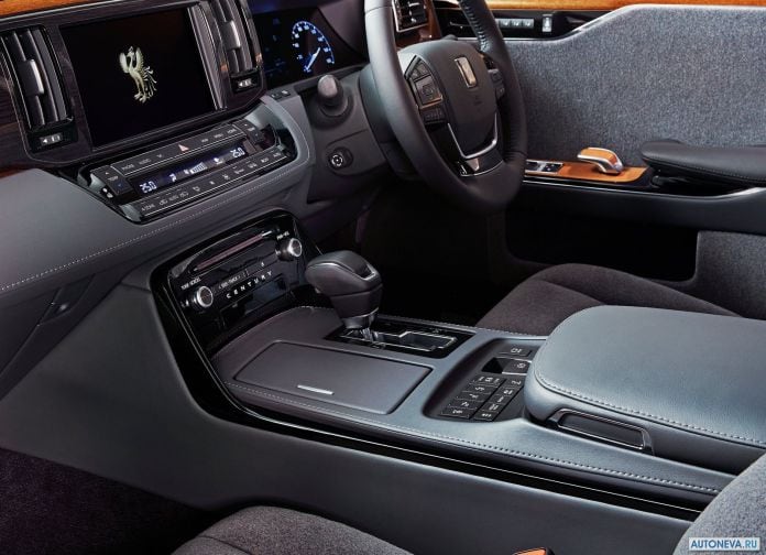 2018 Toyota Century - фотография 14 из 37