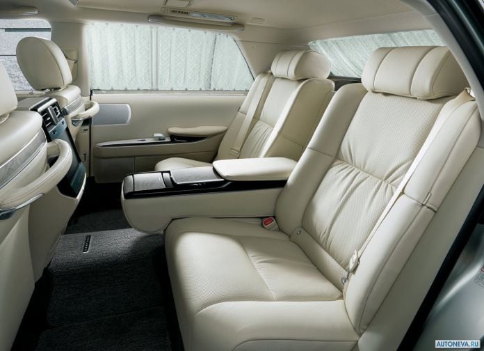 2018 Toyota Century - фотография 15 из 37