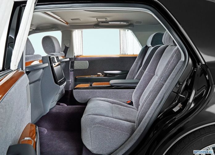 2018 Toyota Century - фотография 16 из 37