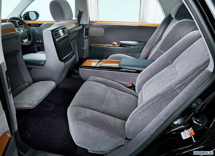 2018 Toyota Century - фотография 17 из 37