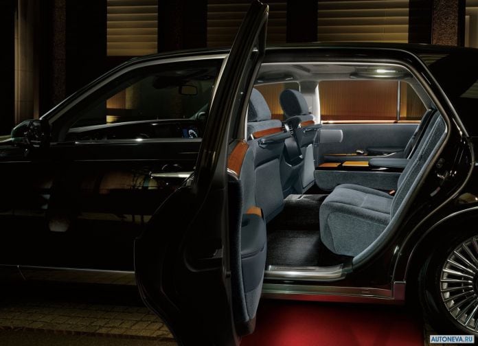 2018 Toyota Century - фотография 25 из 37