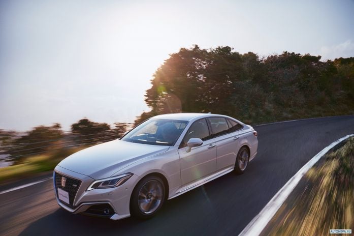 2018  Toyota Crown RS Advance - фотография 4 из 11