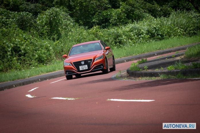 2018 Toyota Crown RS Four - фотография 1 из 10
