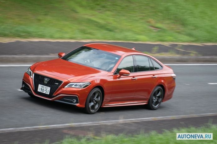 2018 Toyota Crown RS Four - фотография 2 из 10