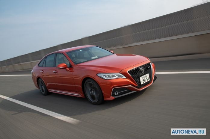 2018 Toyota Crown RS Four - фотография 3 из 10