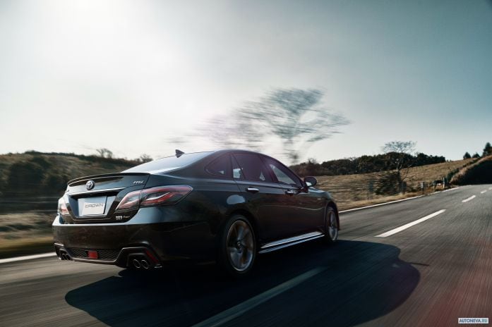 2018 Toyota Crown RS Four - фотография 4 из 10