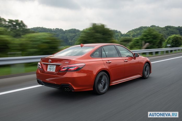 2018 Toyota Crown RS Four - фотография 6 из 10