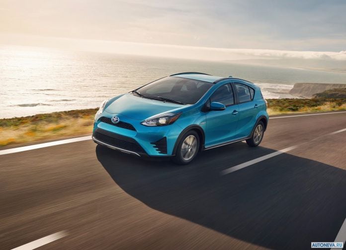 2018 Toyota Prius C - фотография 1 из 8