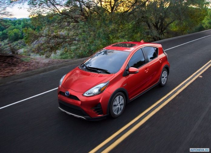 2018 Toyota Prius C - фотография 2 из 8