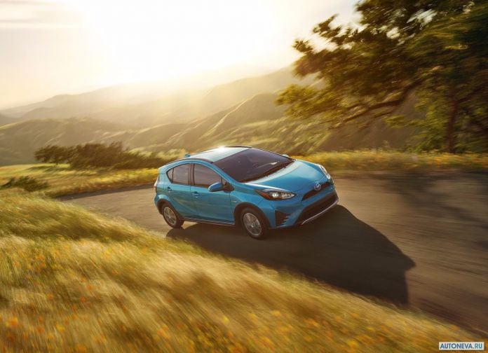 2018 Toyota Prius C - фотография 3 из 8