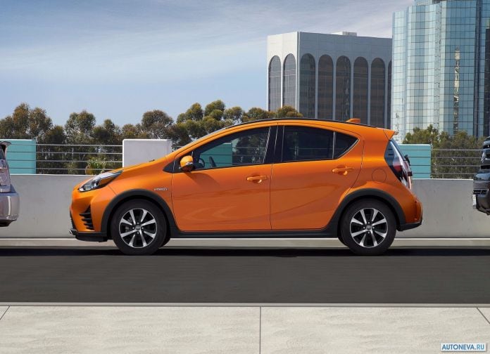 2018 Toyota Prius C - фотография 4 из 8