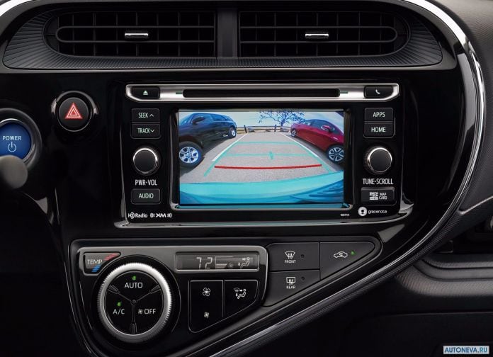 2018 Toyota Prius C - фотография 6 из 8