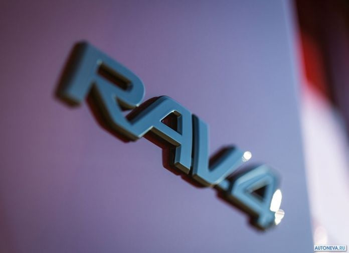 2018 Toyota Rav4 Adventure - фотография 13 из 15