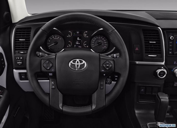 2018 Toyota Sequoia - фотография 10 из 26