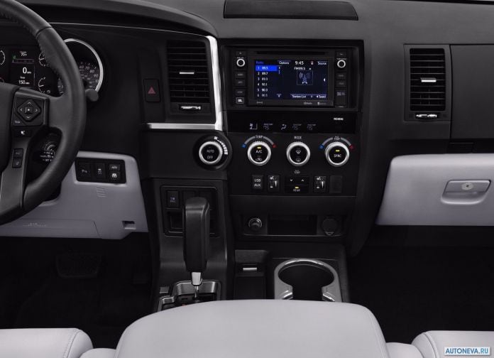 2018 Toyota Sequoia - фотография 16 из 26