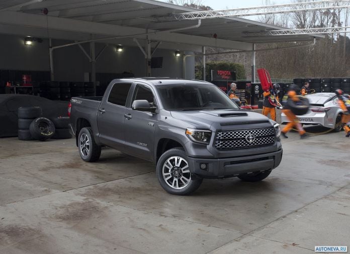 2018 Toyota Tundra TRD Sport - фотография 2 из 8