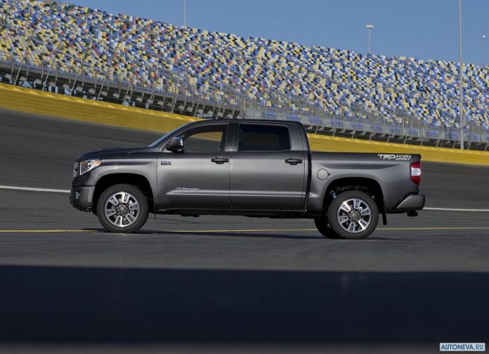 2018 Toyota Tundra TRD Sport - фотография 3 из 8