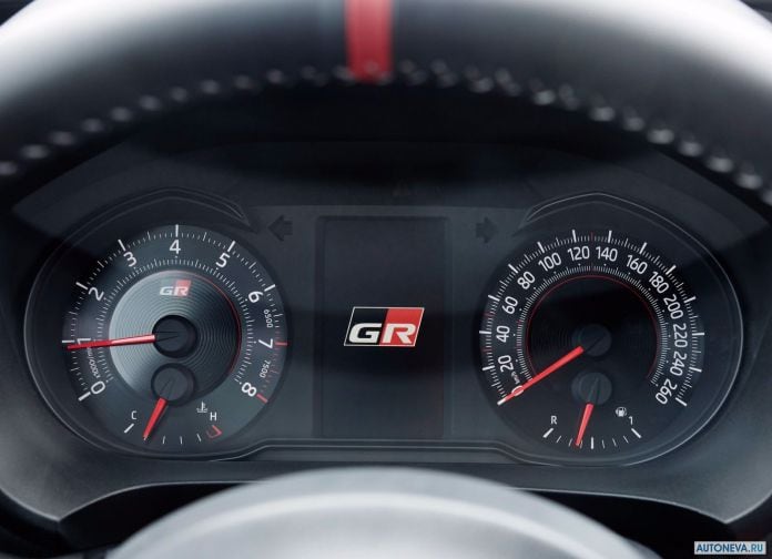 2018 Toyota Yaris GRMN - фотография 25 из 31