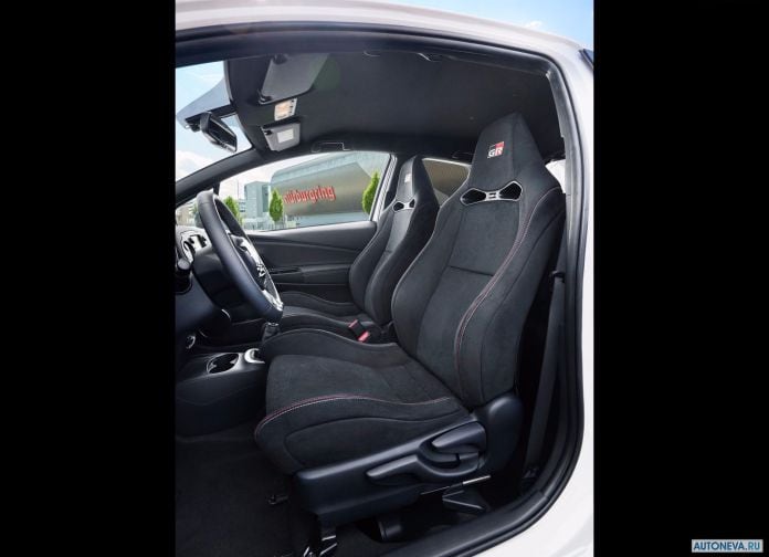 2018 Toyota Yaris GRMN - фотография 31 из 31