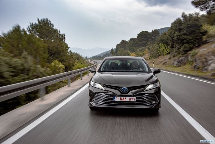 2019 Toyota Camry Hybrid EU - фотография 1 из 40