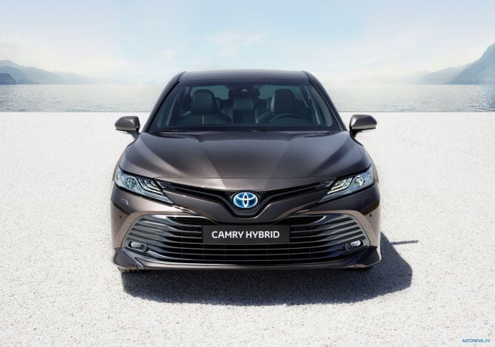 2019 Toyota Camry Hybrid EU - фотография 3 из 40