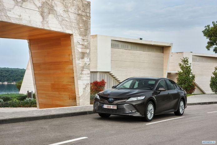 2019 Toyota Camry Hybrid EU - фотография 5 из 40