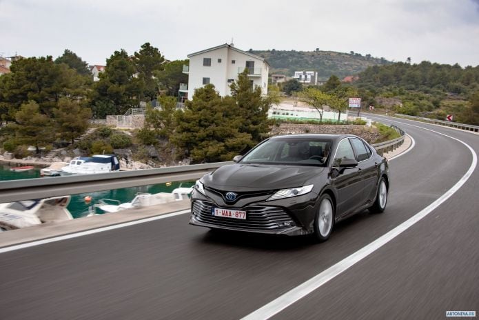 2019 Toyota Camry Hybrid EU - фотография 6 из 40