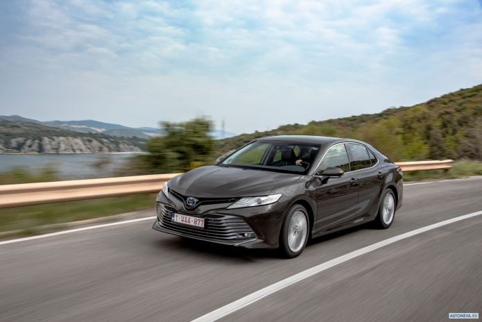 2019 Toyota Camry Hybrid EU - фотография 7 из 40