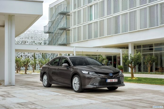 2019 Toyota Camry Hybrid EU - фотография 8 из 40