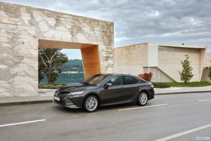 2019 Toyota Camry Hybrid EU - фотография 13 из 40