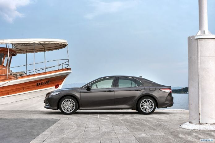 2019 Toyota Camry Hybrid EU - фотография 14 из 40