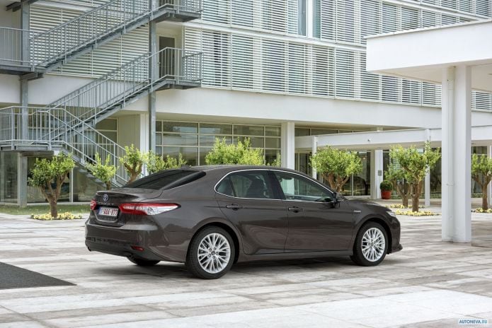 2019 Toyota Camry Hybrid EU - фотография 16 из 40