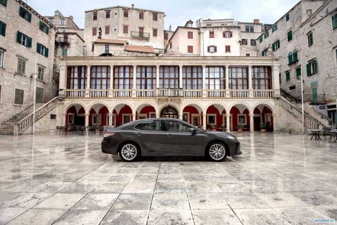 2019 Toyota Camry Hybrid EU - фотография 17 из 40