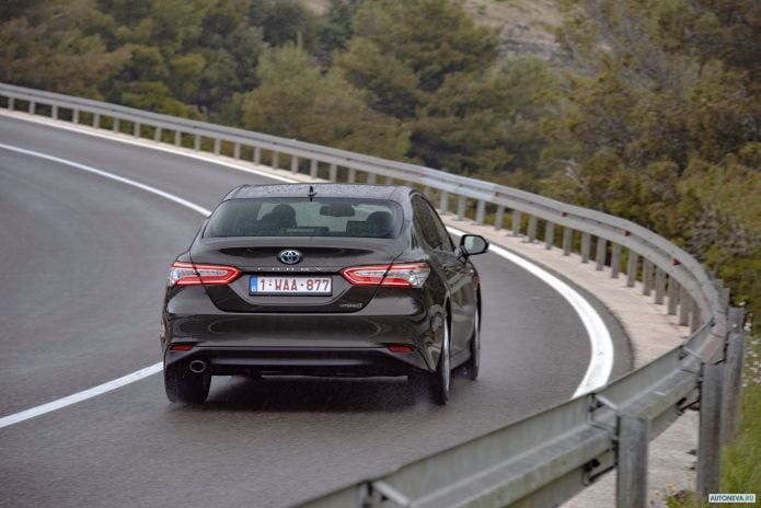 2019 Toyota Camry Hybrid EU - фотография 19 из 40