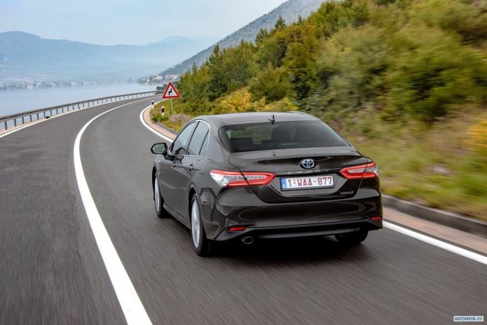 2019 Toyota Camry Hybrid EU - фотография 20 из 40
