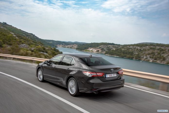 2019 Toyota Camry Hybrid EU - фотография 21 из 40
