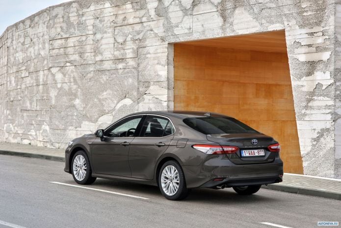 2019 Toyota Camry Hybrid EU - фотография 23 из 40
