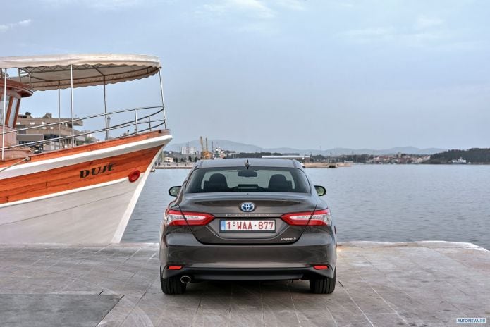 2019 Toyota Camry Hybrid EU - фотография 24 из 40