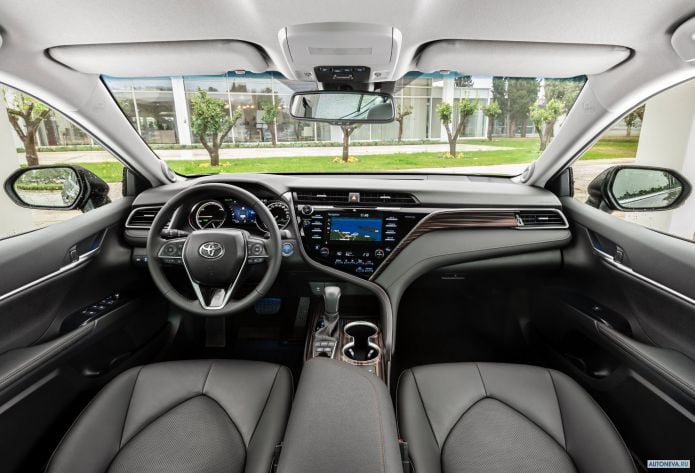 2019 Toyota Camry Hybrid EU - фотография 26 из 40